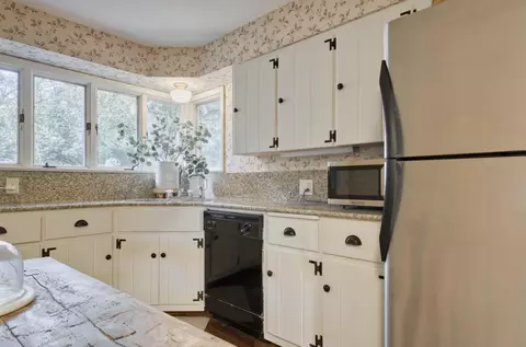 Kitchen - 2801 S Lone Pine Ave, Springfield, MO 65804 photo 5 of 8