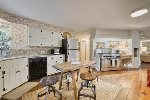 Kitchen - 2801 S Lone Pine Ave, Springfield, MO 65804 photo 3 of 8