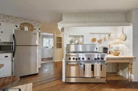 Kitchen - 2801 S Lone Pine Ave, Springfield, MO 65804 photo 6 of 8