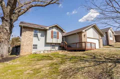 709 E Bryant Ave, Ozark, MO 65721 photo 2