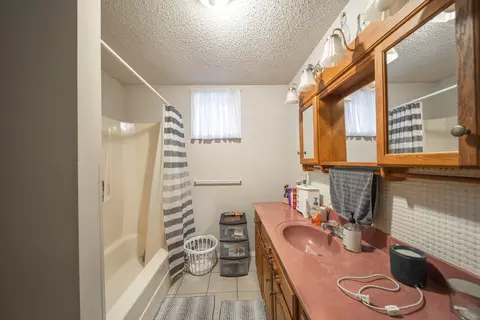 Bath - 6601 County Line Rd, Graff, MO 65660 photo 2 of 3