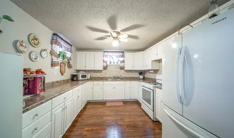 Kitchen - 6601 County Line Rd, Graff, MO 65660 photo 1 of 2