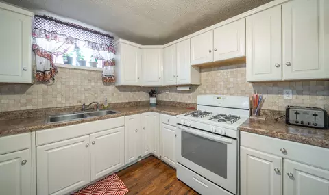 Kitchen - 6601 County Line Rd, Graff, MO 65660 photo 2 of 2