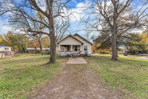 Exterior - 314 Jasper St, Aurora, MO 65605 photo 2 of 7