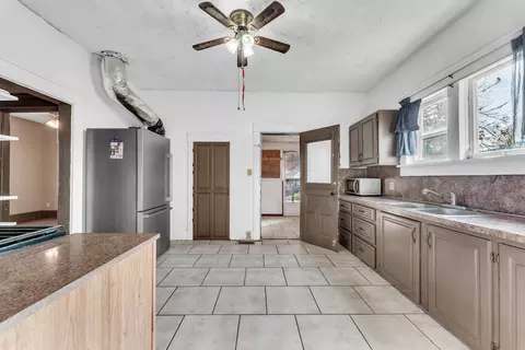 Kitchen - 314 Jasper St, Aurora, MO 65605 photo 1 of 5