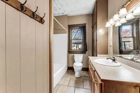 Bath - 314 Jasper St, Aurora, MO 65605 photo 1 of 2