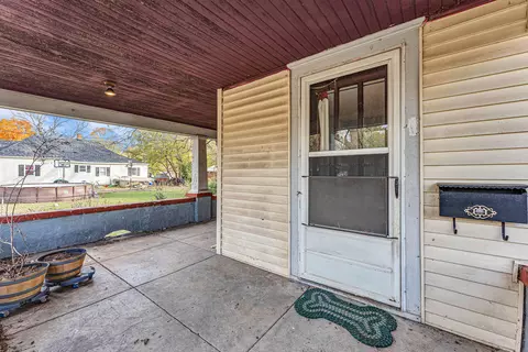 Exterior - 314 Jasper St, Aurora, MO 65605 photo 3 of 7