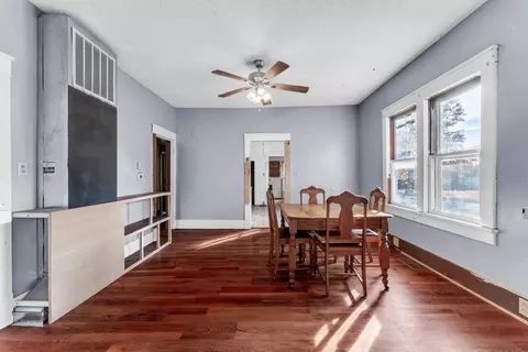 Dining - 314 Jasper St, Aurora, MO 65605 photo 1 of 2
