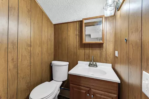 Bath - 314 Jasper St, Aurora, MO 65605 photo 2 of 2