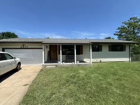 2217 N Ethyl Pl, Springfield, MO 65803 photo 1