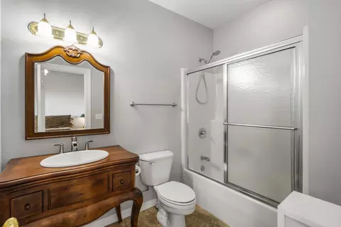 Bath - 229 Grand Pointe, Branson, MO 65616 photo 5 of 6