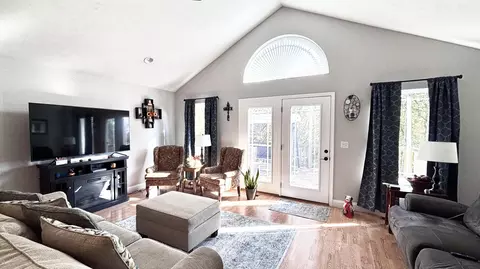 Living - 22 Old Southern Rd, Branson, MO 65616 photo 2 of 4