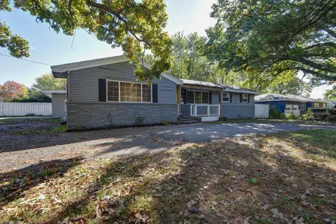 Exterior - 1702 S Oak Grove Ave, Springfield, MO 65804 photo 3 of 7