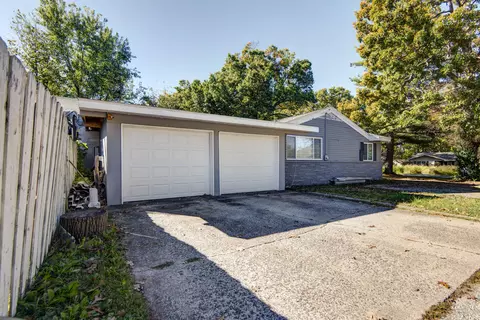 Exterior - 1702 S Oak Grove Ave, Springfield, MO 65804 photo 4 of 7
