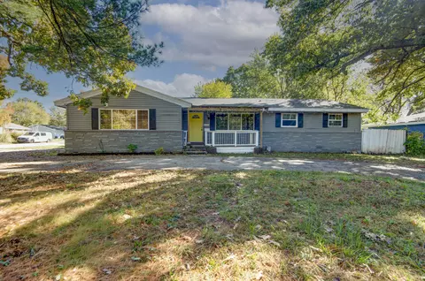 Exterior - 1702 S Oak Grove Ave, Springfield, MO 65804 photo 2 of 7