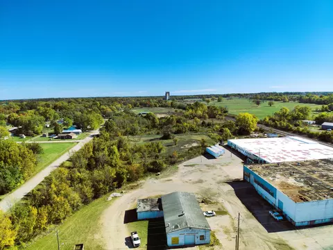 000 Crescent St, Aurora, MO 65605 photo 3