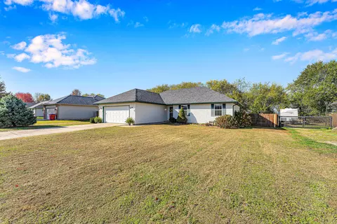 405 N Deer Run, Willard, MO 65781 photo 3