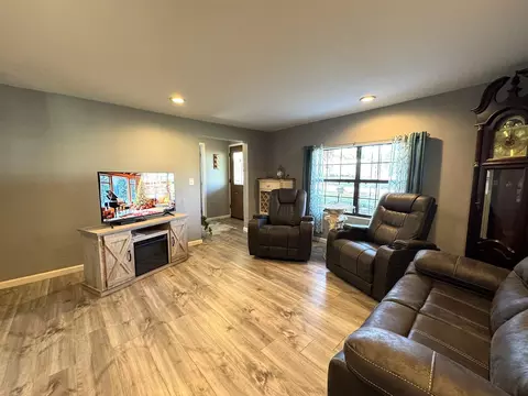 1203 4th St, Monett, MO 65708 photo 6