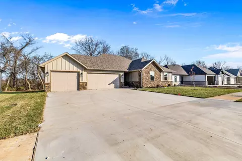 1406 N Collins Dr, Republic, MO 65738 photo 2