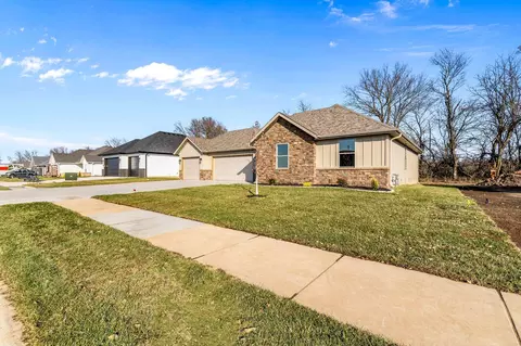 1406 N Collins Dr, Republic, MO 65738 photo 3