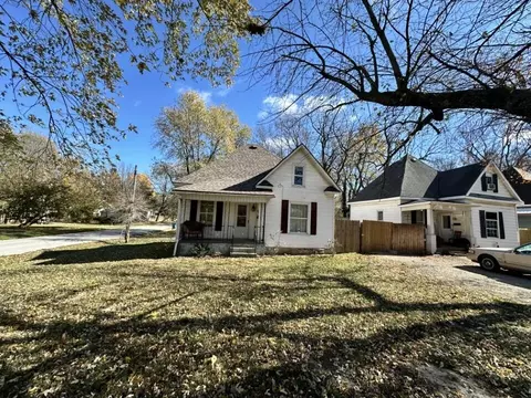 2056 N Johnston Ave, Springfield, MO 65803 photo 1