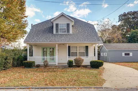 1946 S Kentwood Ave, Springfield, MO 65804