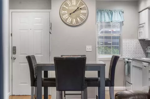 Dining - 505 Valley View Dr #201, Branson, MO 65616 photo 4 of 4