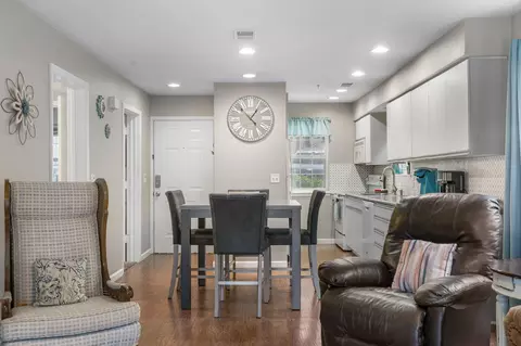 Dining - 505 Valley View Dr #201, Branson, MO 65616 photo 2 of 4
