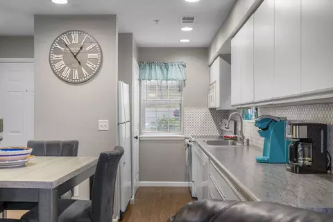 Kitchen - 505 Valley View Dr #201, Branson, MO 65616 photo 2 of 5