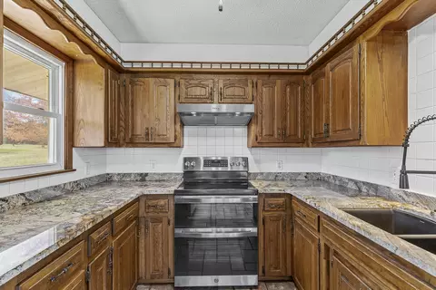 Kitchen - 278 Daisy Ln, Lampe, MO 65681 photo 5 of 7