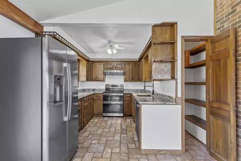 Kitchen - 278 Daisy Ln, Lampe, MO 65681 photo 2 of 7
