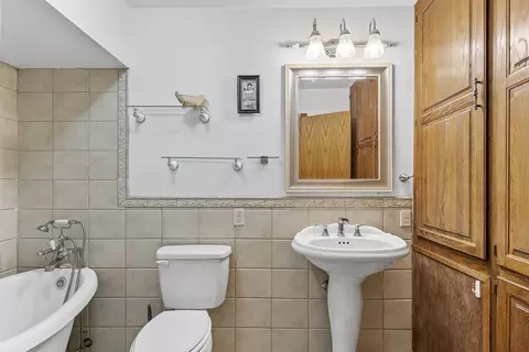Bath - 278 Daisy Ln, Lampe, MO 65681 photo 1 of 3