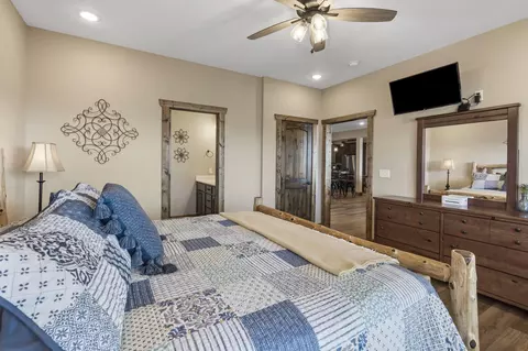Bedroom - 85 David Shawn Dr, Indian Point, MO 65616 photo 5 of 15