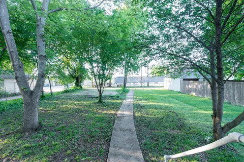 Exterior - 217 S Pickwick Ave, Springfield, MO 65802 photo 4 of 10
