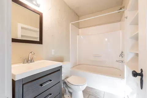 Bath - 217 S Pickwick Ave, Springfield, MO 65802 photo 4 of 6