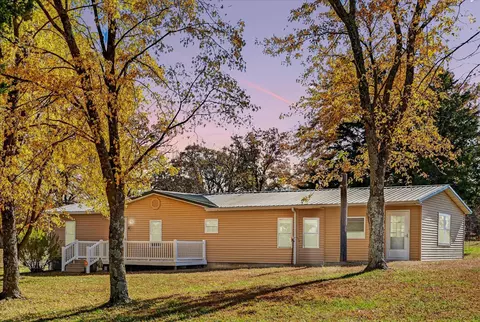 20300 E 1650 Rd, Stockton, MO 65785