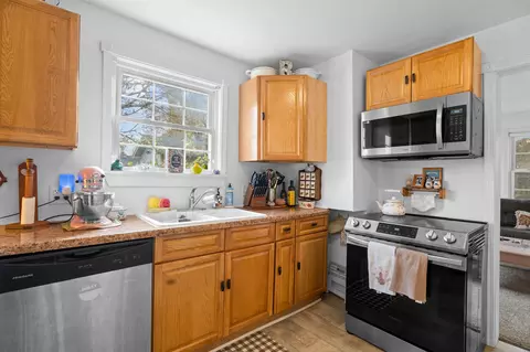 Kitchen - 2323 W Walnut St, Springfield, MO 65806 photo 2 of 2