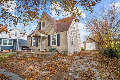 Exterior - 2323 W Walnut St, Springfield, MO 65806 photo 5 of 6