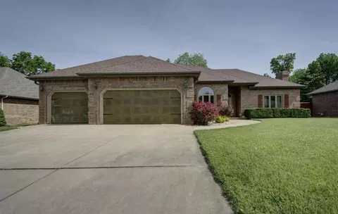 Exterior - 3165 E Topping Cir, Springfield, MO 65804 photo 2 of 6
