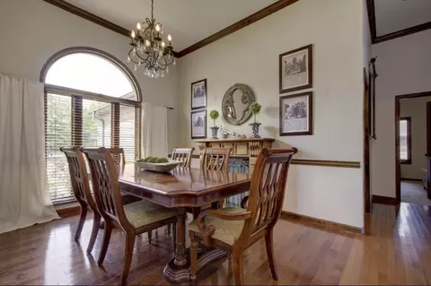 Dining - 3165 E Topping Cir, Springfield, MO 65804 photo 1 of 2