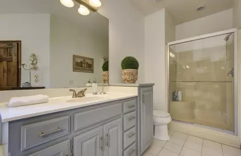 Bath - 3165 E Topping Cir, Springfield, MO 65804 photo 2 of 5
