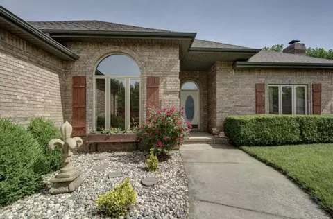 Exterior - 3165 E Topping Cir, Springfield, MO 65804 photo 3 of 6