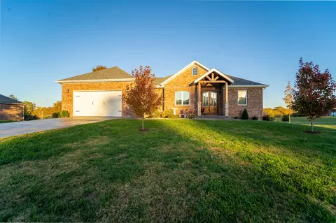 722 S Pheasant Run Dr, Aurora, MO 65605 photo 1
