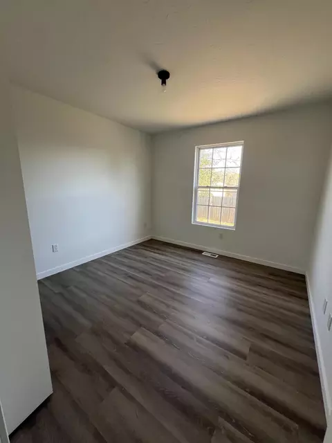 1044 S Missouri Ave, Springfield, MO 65807 photo 6