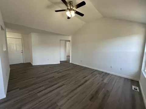 1044 S Missouri Ave, Springfield, MO 65807 photo 2
