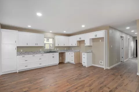 930 Porter Ave, Aurora, MO 65605 photo 7