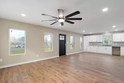 930 Porter Ave, Aurora, MO 65605 photo 14