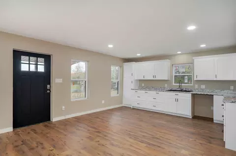 930 Porter Ave, Aurora, MO 65605 photo 11