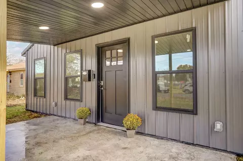 930 Porter Ave, Aurora, MO 65605 photo 3