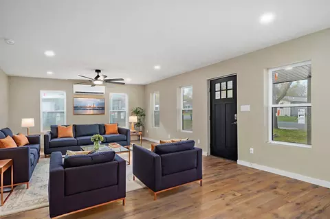 930 Porter Ave, Aurora, MO 65605 photo 6